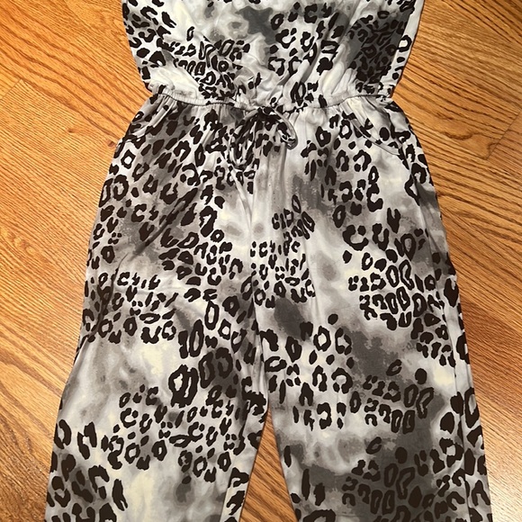 PixieLane short sleeve jumpsuit cheetah print size 14 like new be happy material - Picture 3 of 5